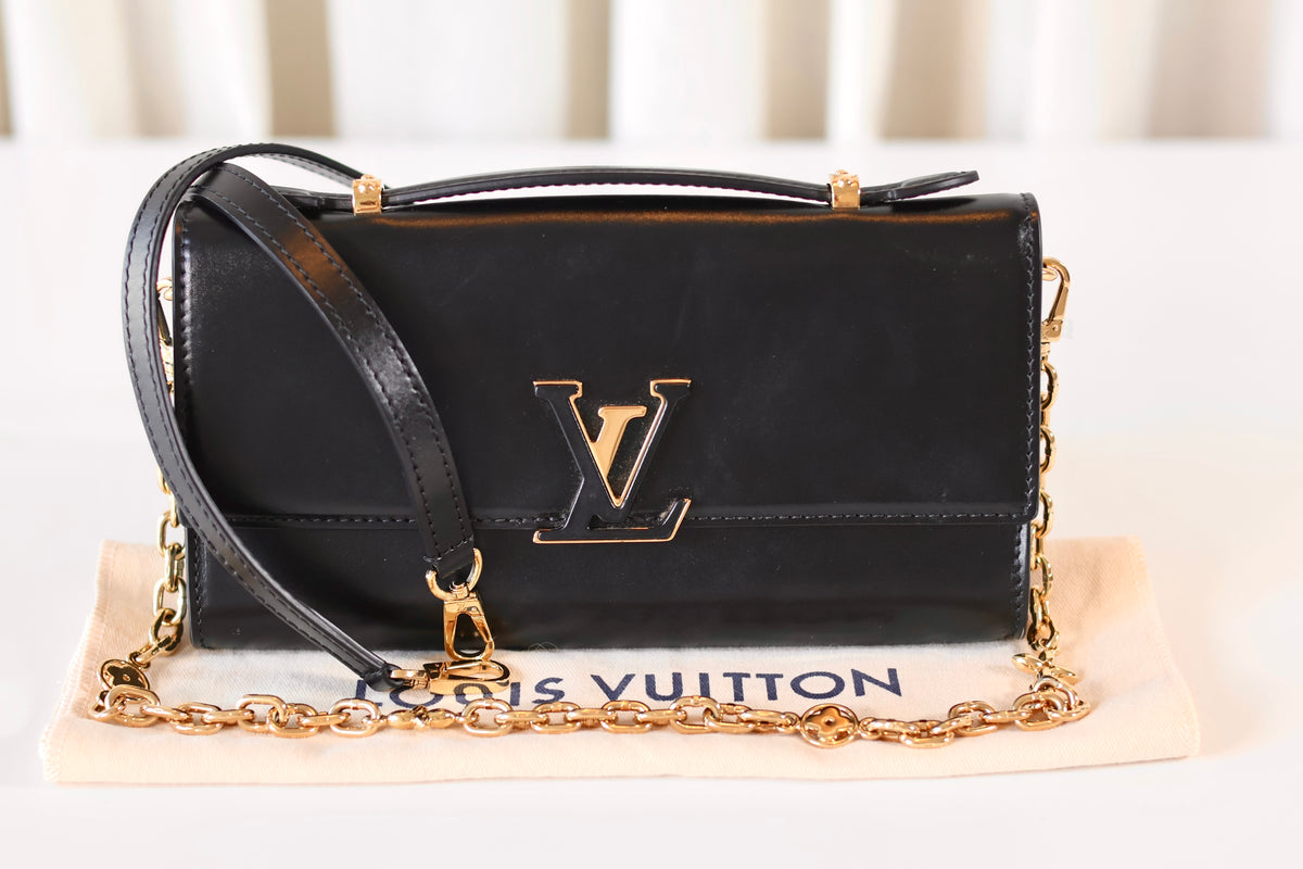 Louis Vuitton Capucines Clutch Black