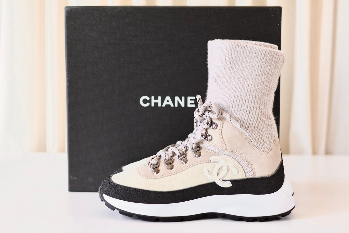 Chanel CC sneakers beige