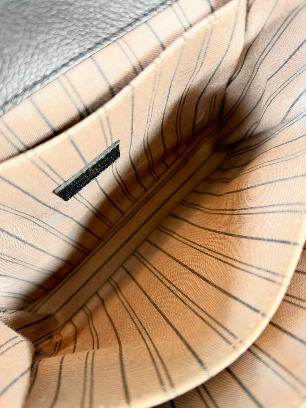 Louis Vuitton Pochette Metis Black