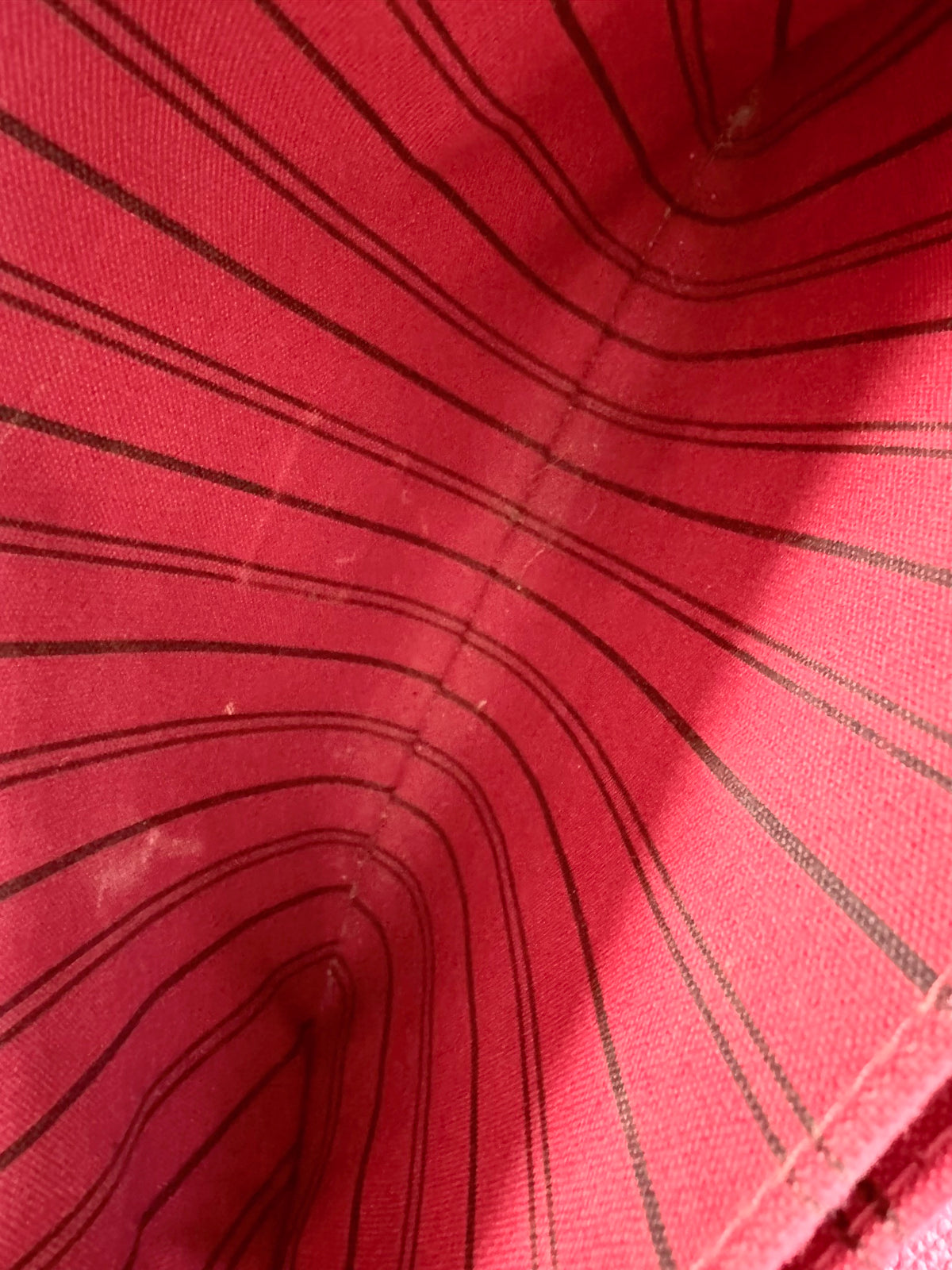 Louis Vuitton Pochette Metis red