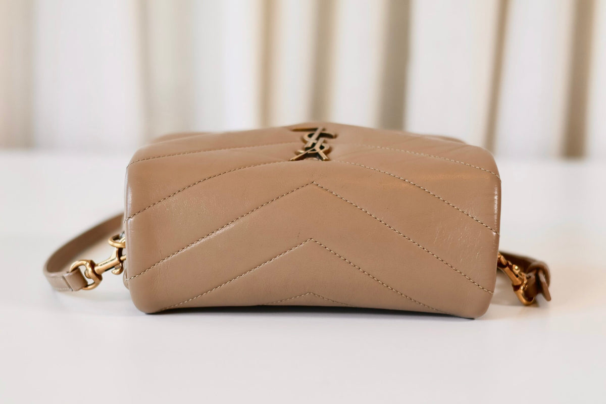 Saint Laurent Loulou Toy beige