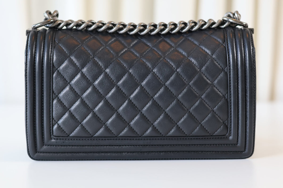 Chanel medium Boy Bag black