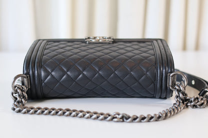 Chanel medium Boy Bag black