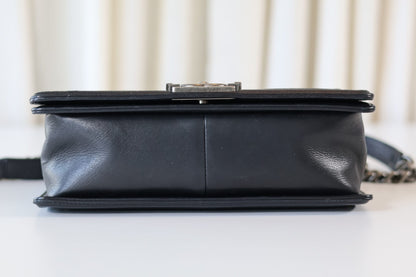 Chanel medium Boy Bag black