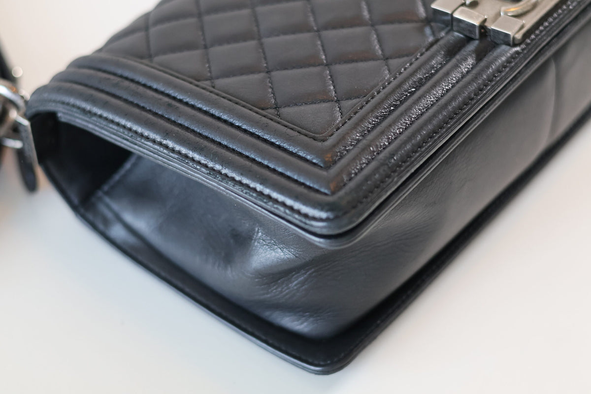 Chanel medium Boy Bag black