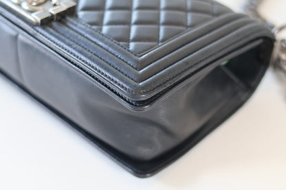 Chanel medium Boy Bag black