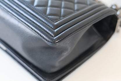 Chanel medium Boy Bag black