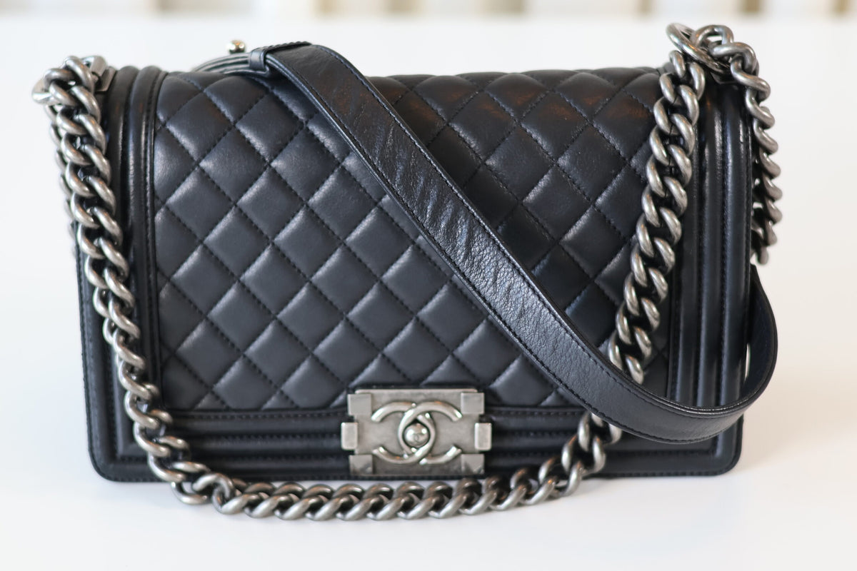 Chanel medium Boy Bag black