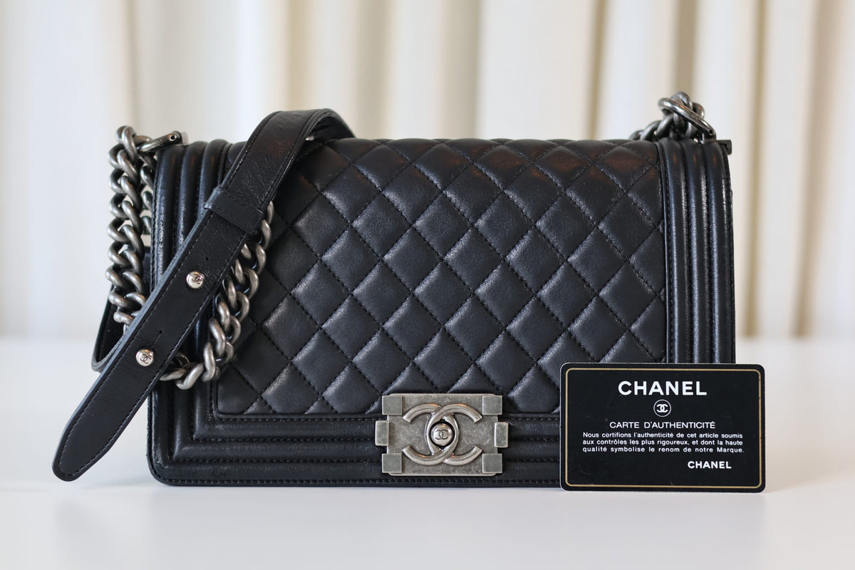 Chanel medium Boy Bag black