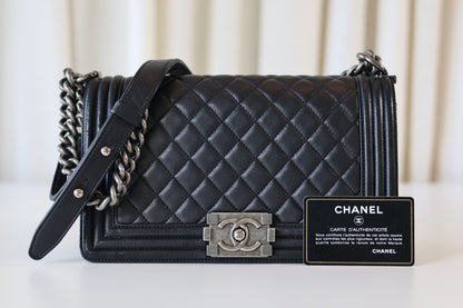 Chanel medium Boy Bag black