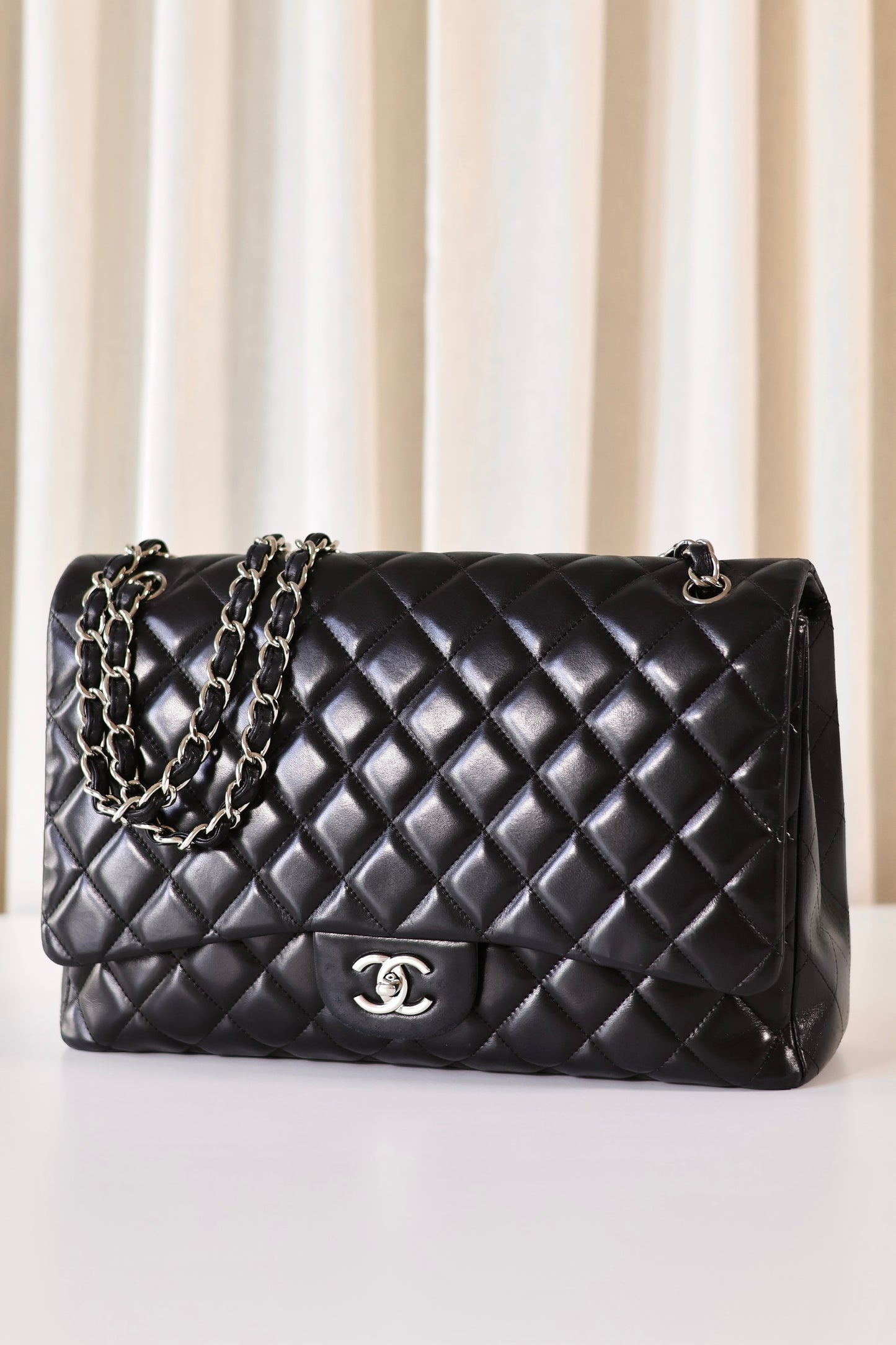 Chanel Jumbo Maxi black
