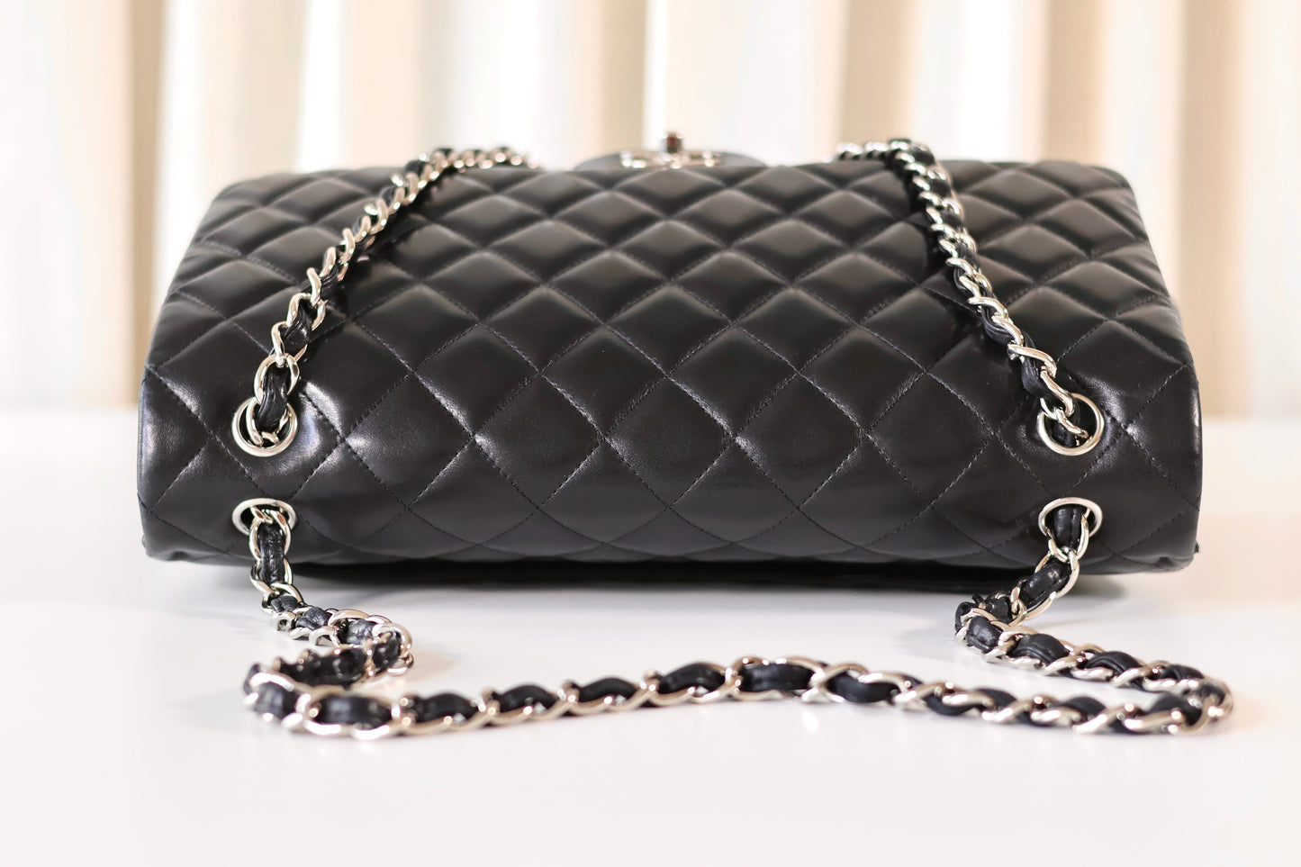 Chanel Jumbo Maxi black