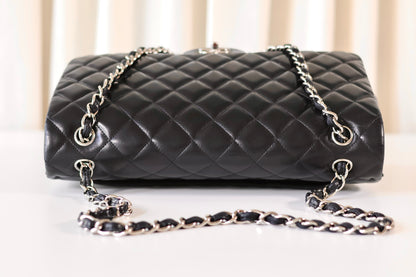 Chanel Jumbo Maxi black
