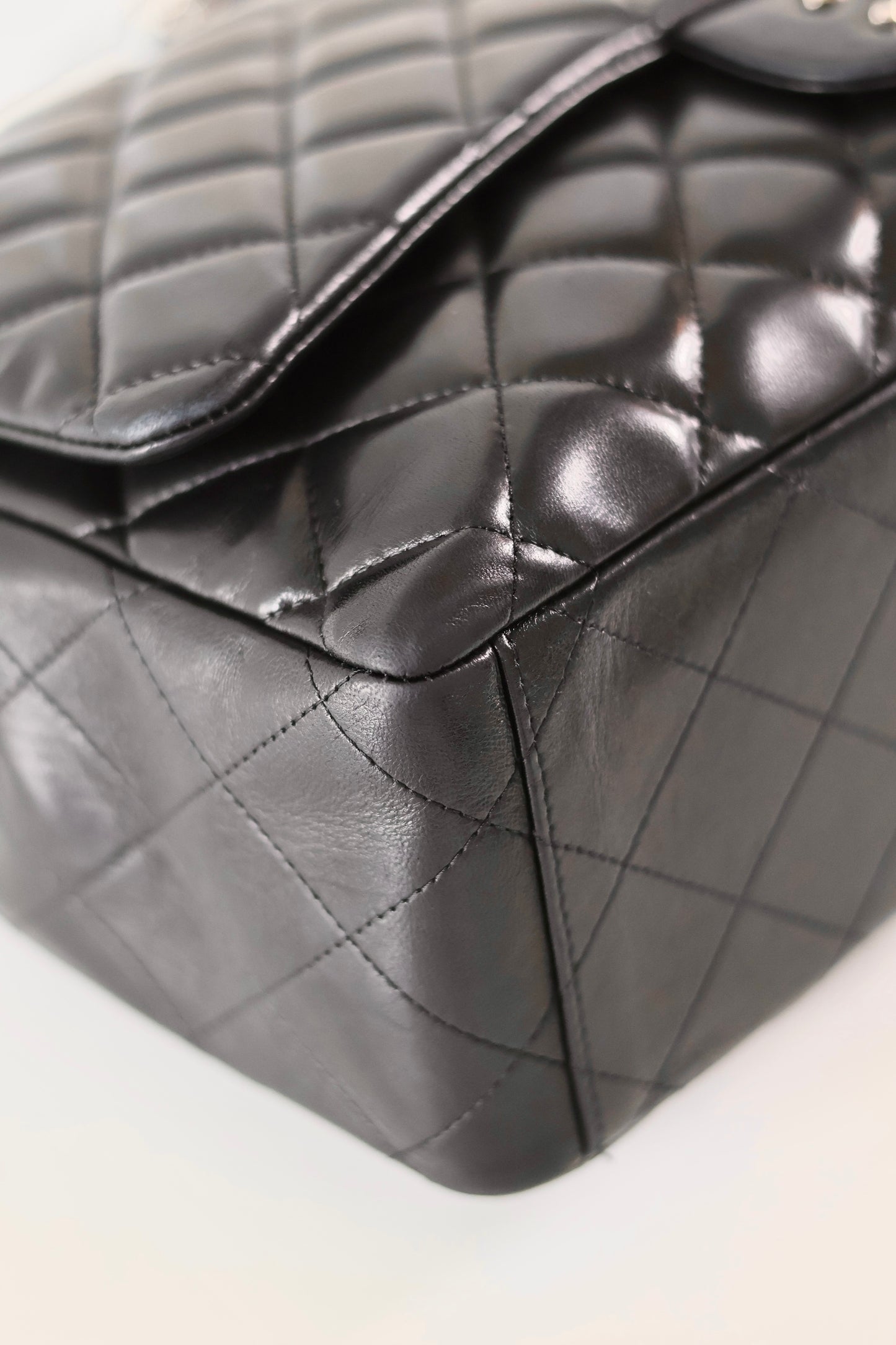 Chanel Jumbo Maxi black