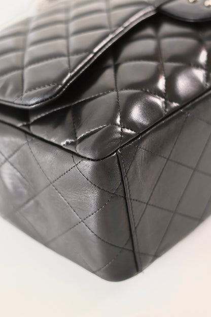 Chanel Jumbo Maxi black