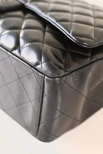 Chanel Jumbo Maxi black