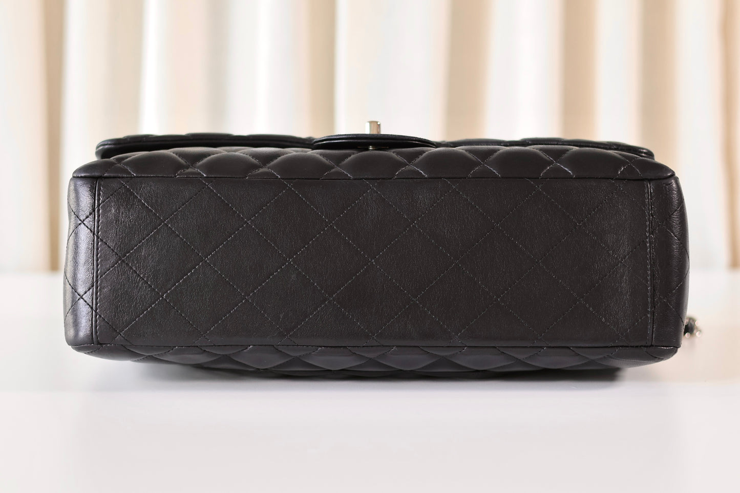 Chanel Jumbo Maxi black