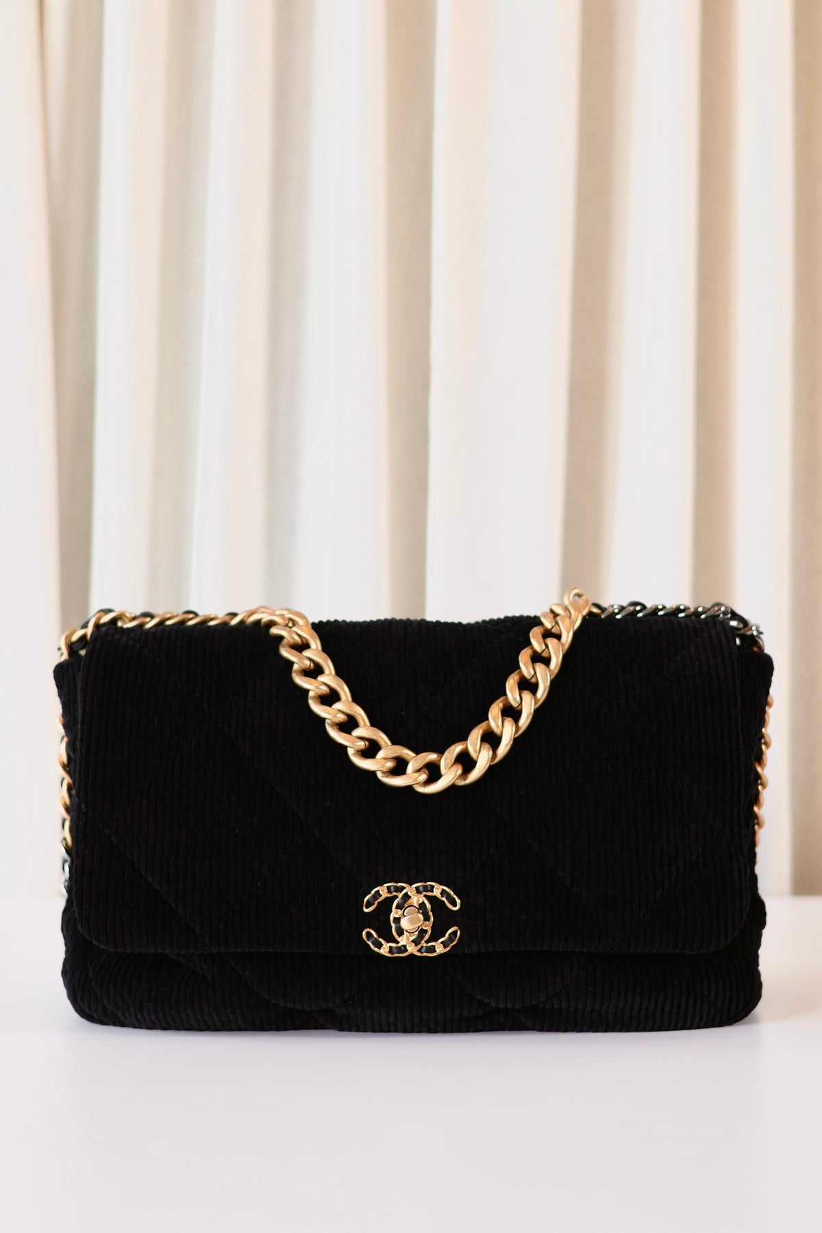 Chanel 19 Jumbo Maxi