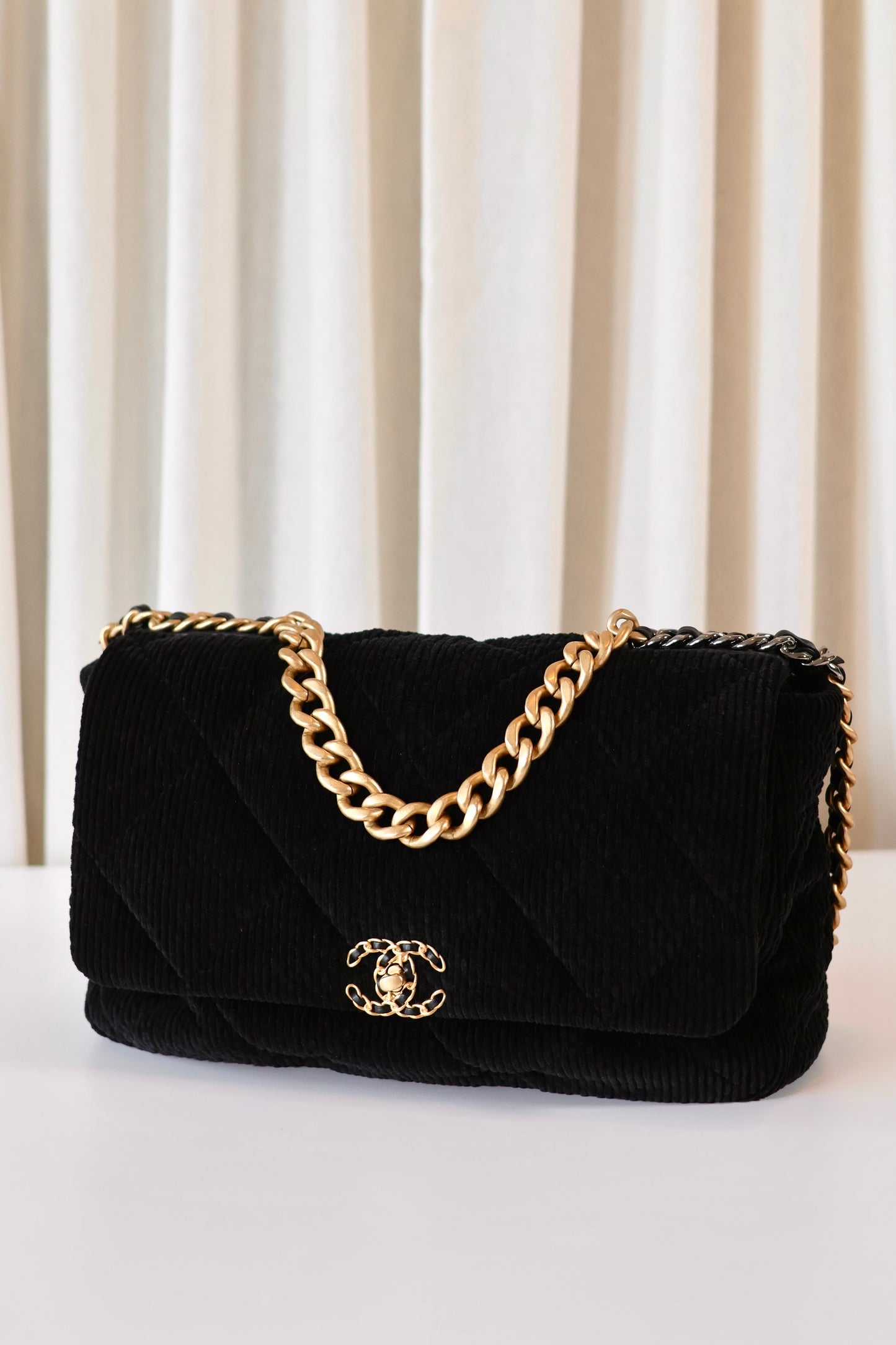 Chanel 19 Jumbo Maxi