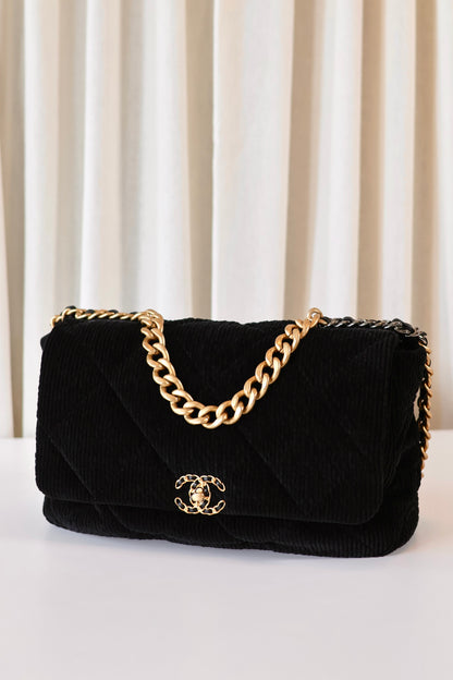 Chanel 19 Jumbo Maxi