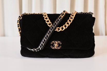 Chanel 19 Jumbo Maxi