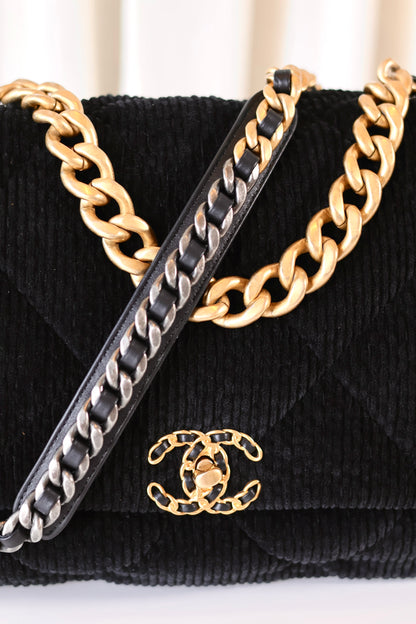 Chanel 19 Jumbo Maxi