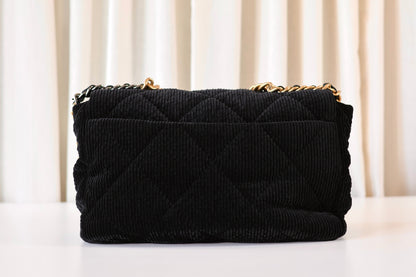 Chanel 19 Jumbo Maxi