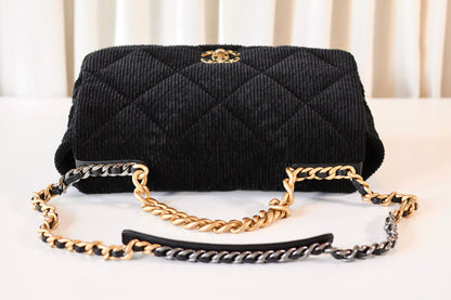 Chanel 19 Jumbo Maxi