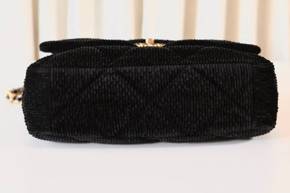 Chanel 19 Jumbo Maxi