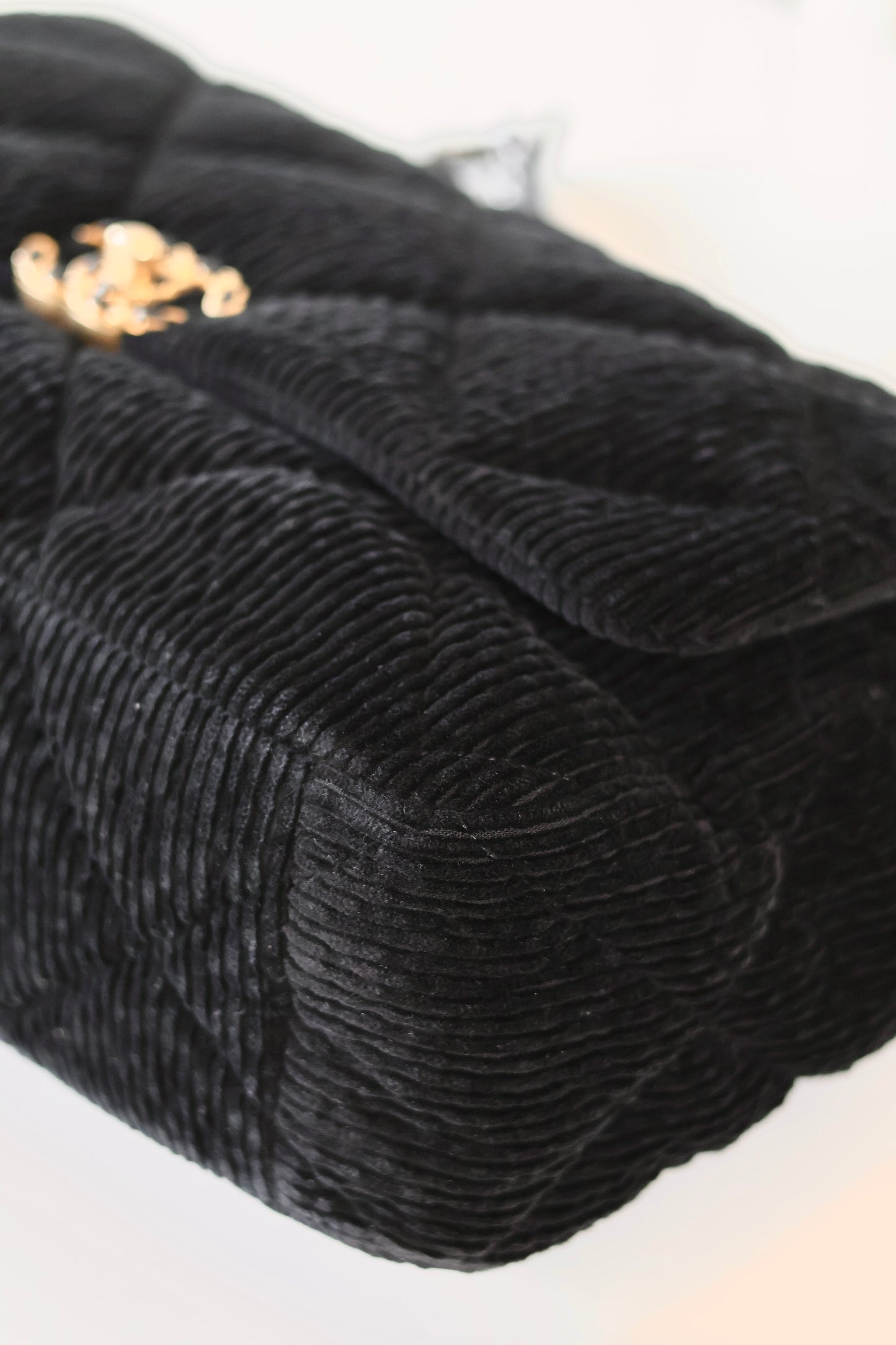 Chanel 19 Jumbo Maxi