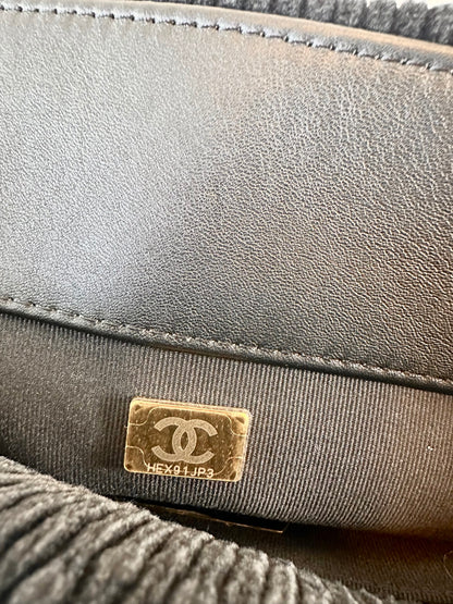 Chanel 19 Jumbo Maxi