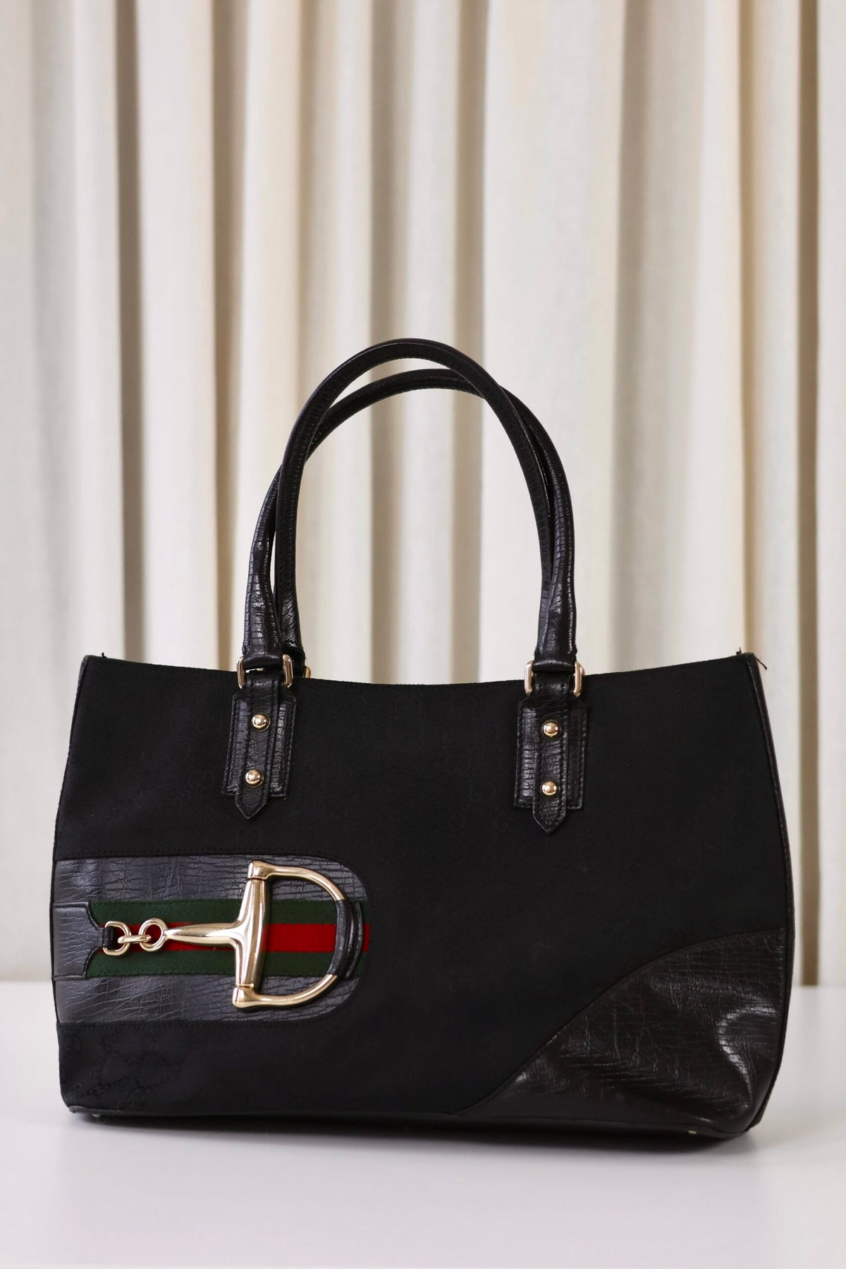 Gucci black horsebit handbag