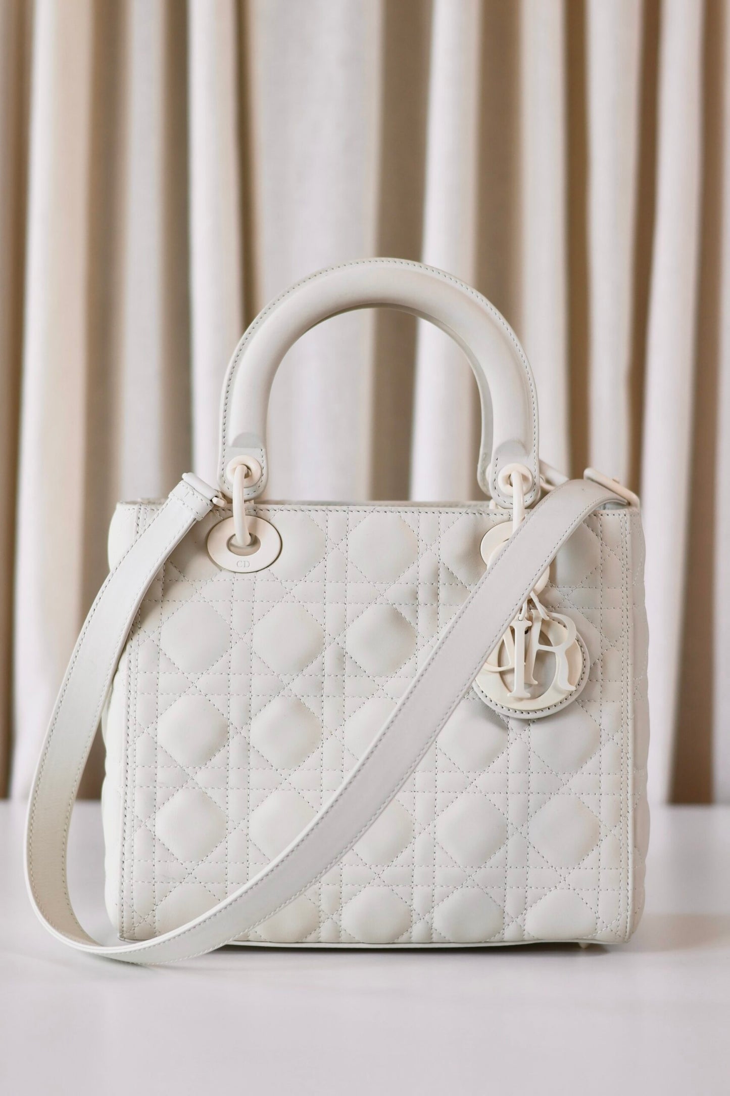 Lady Dior white medium