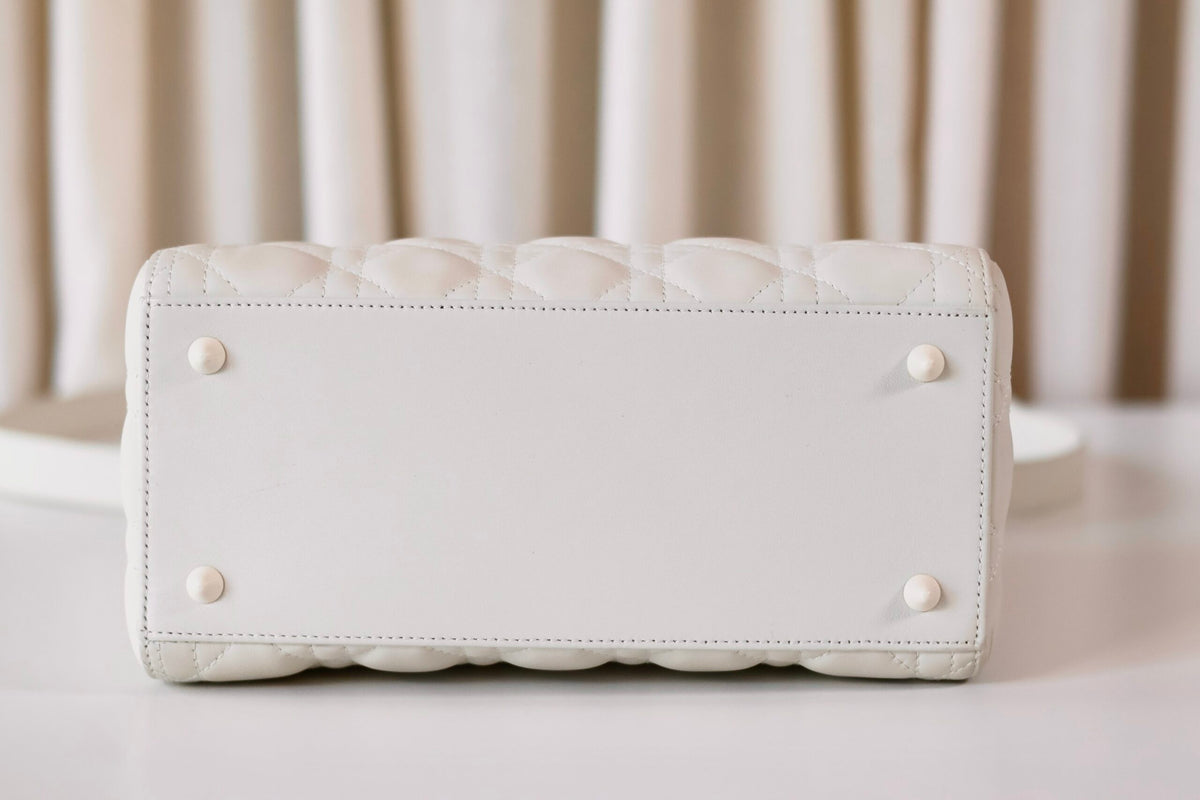 Lady Dior white medium