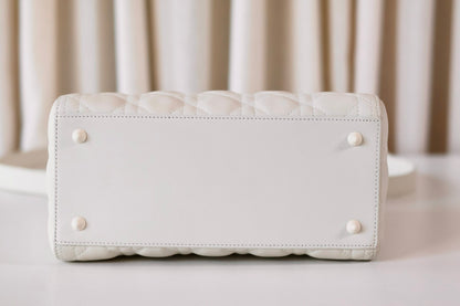 Lady Dior white medium