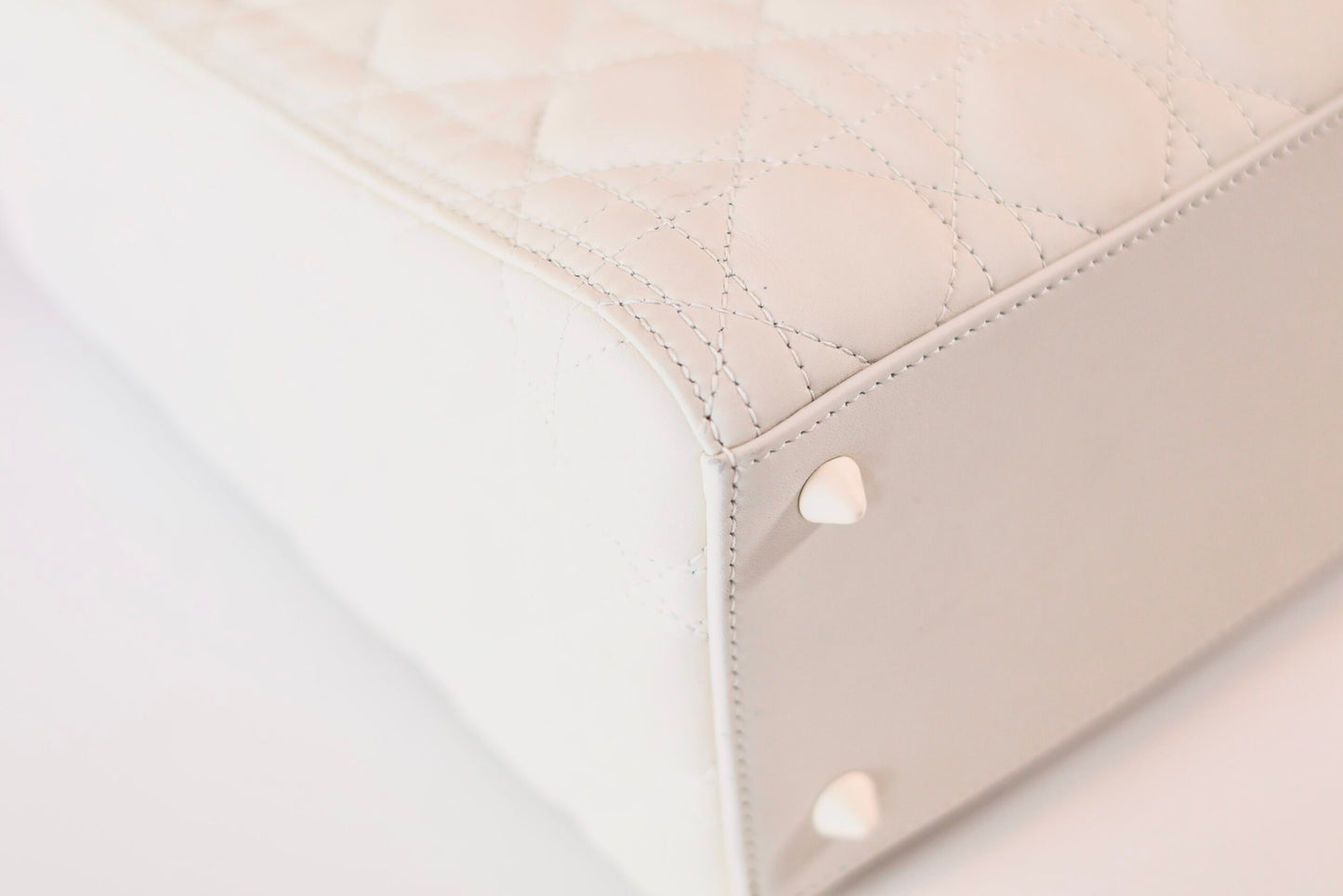 Lady Dior white medium