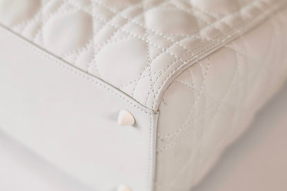 Lady Dior white medium