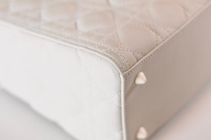 Lady Dior white medium