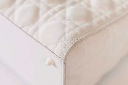 Lady Dior white medium