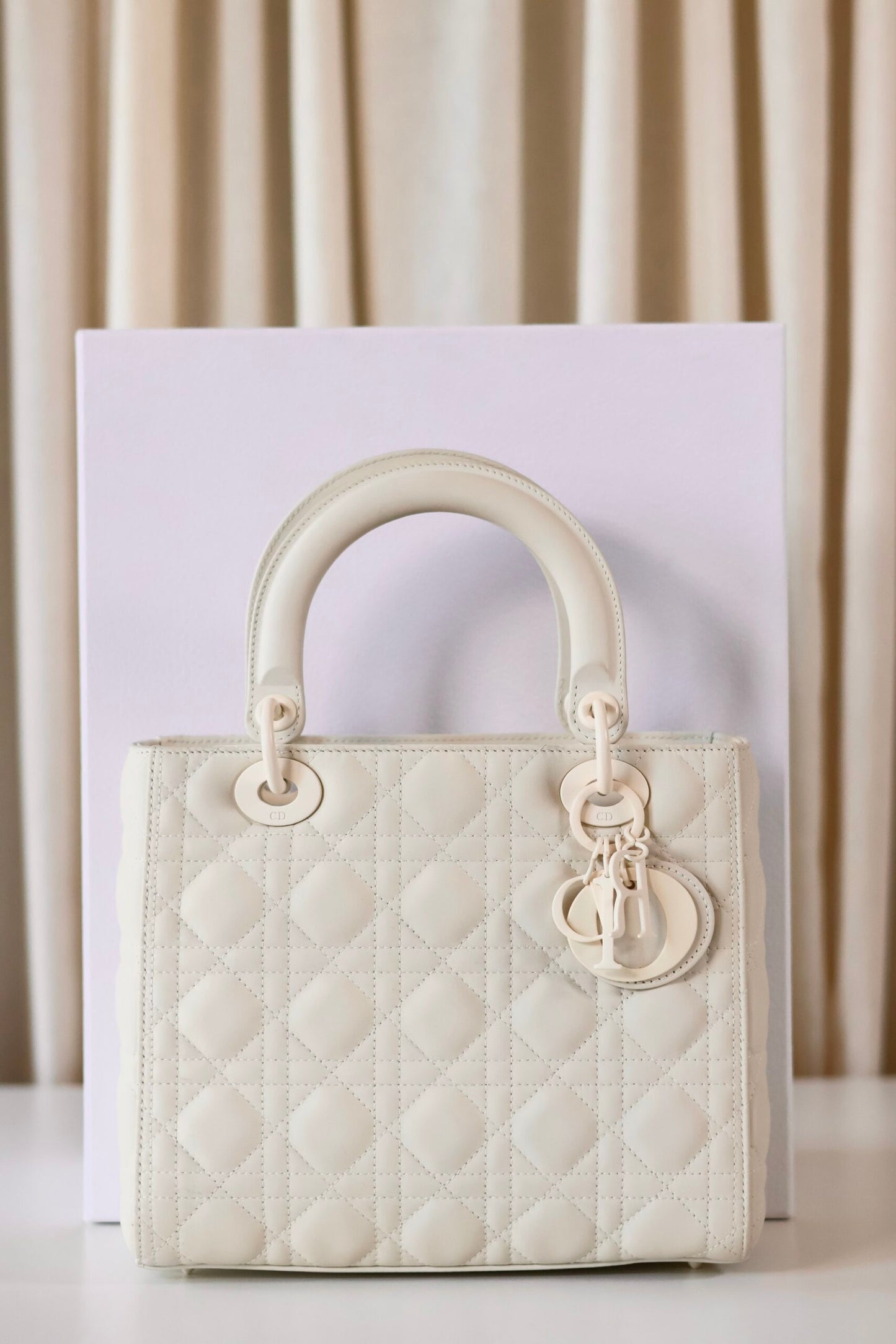 Lady Dior white medium