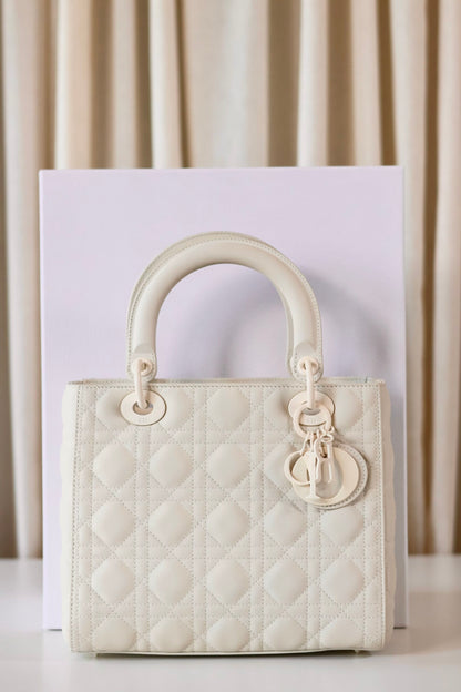 Lady Dior white medium