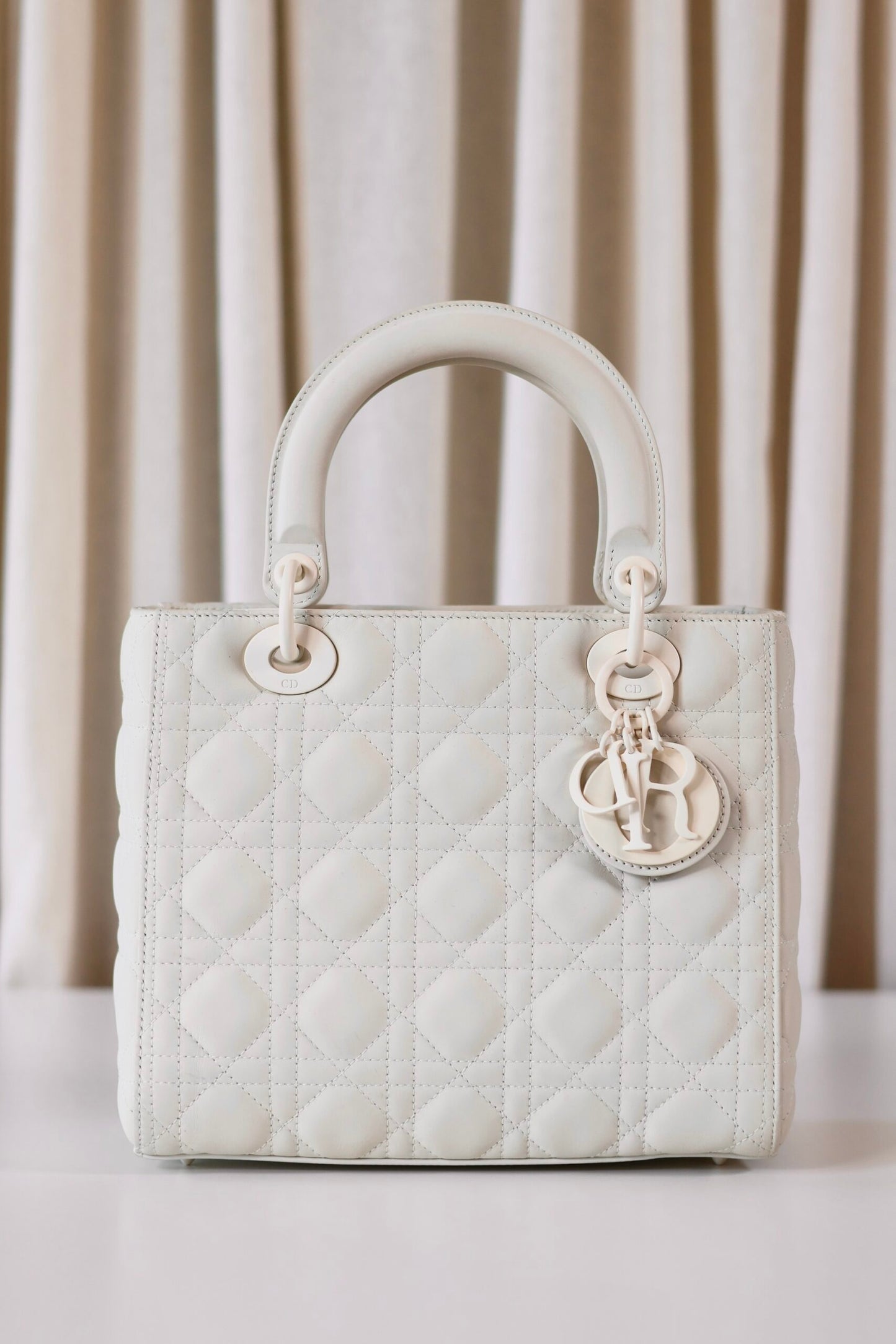 Lady Dior white medium