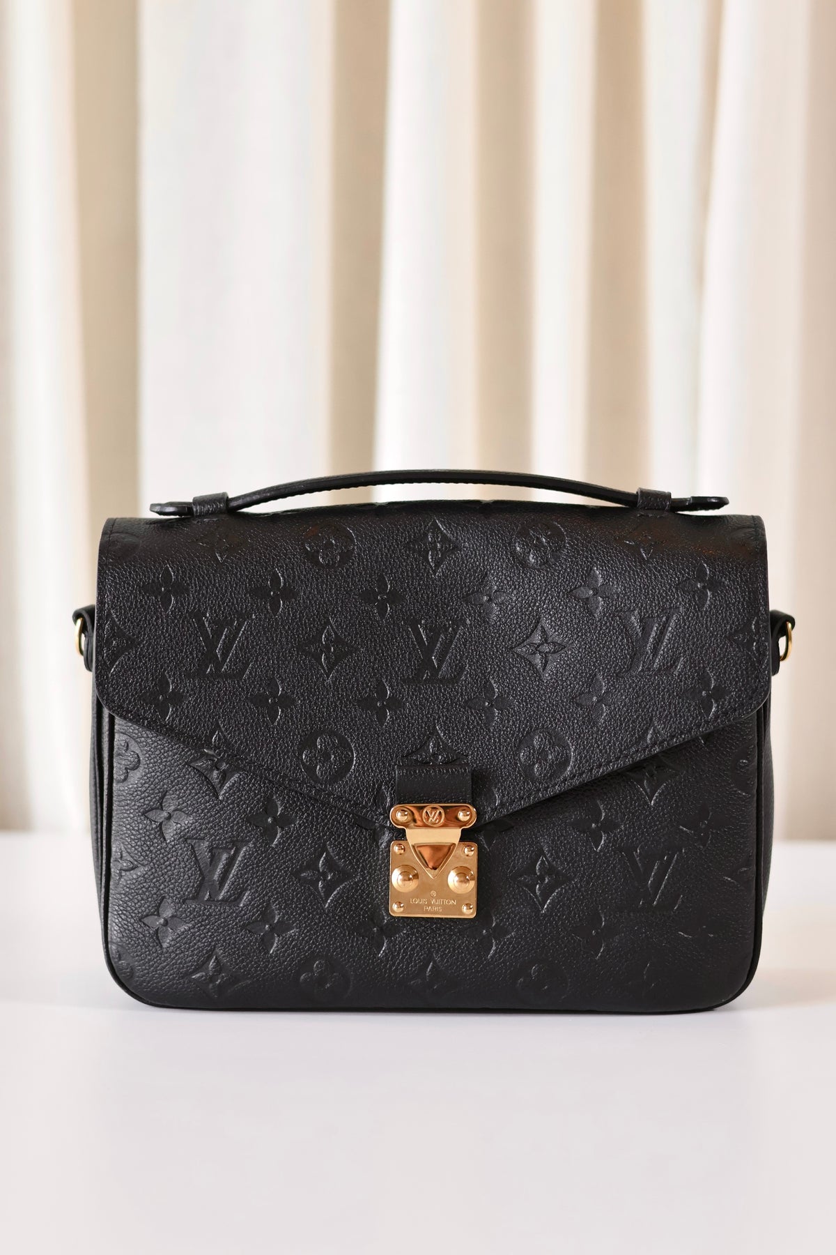 Louis Vuitton Pochette Metis Black