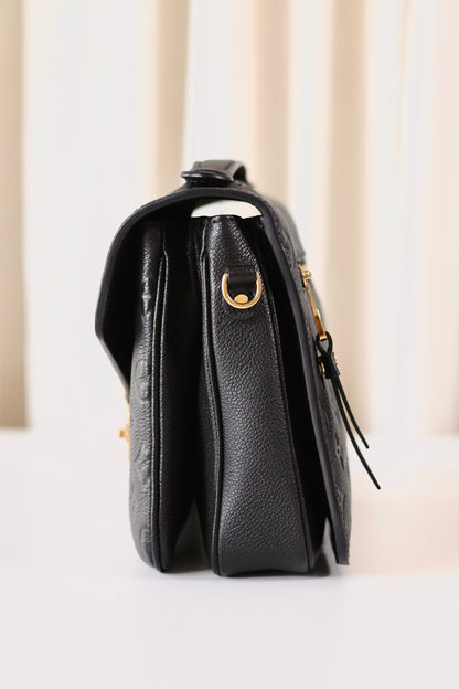 Louis Vuitton Pochette Metis Black