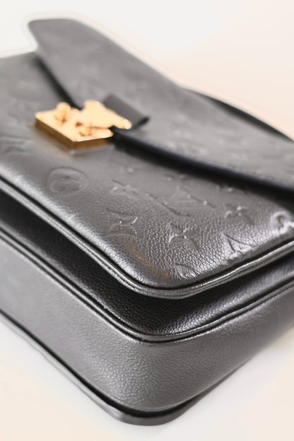 Louis Vuitton Pochette Metis Black