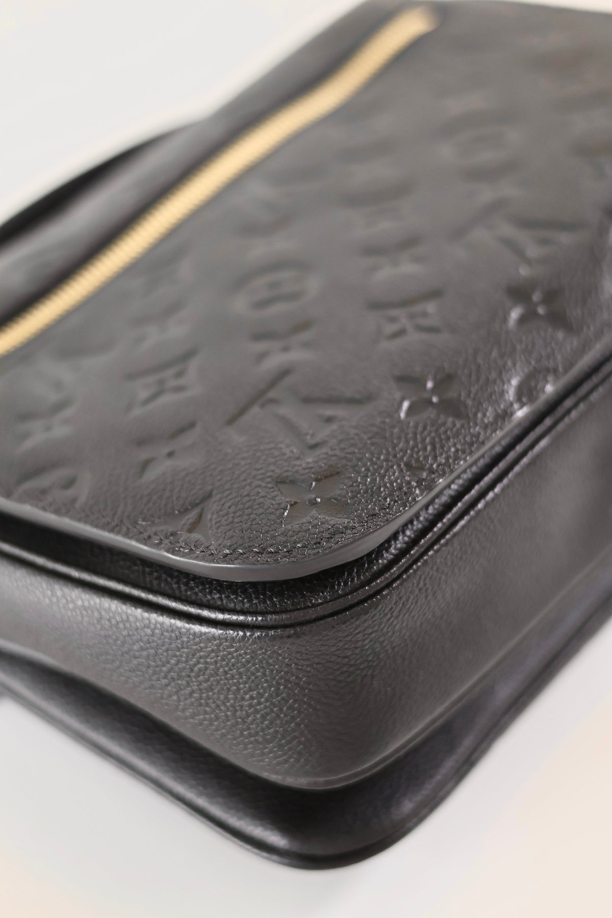 Louis Vuitton Pochette Metis Black