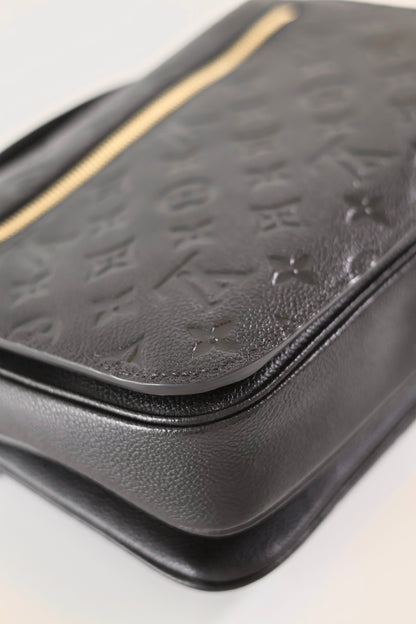 Louis Vuitton Pochette Metis Black