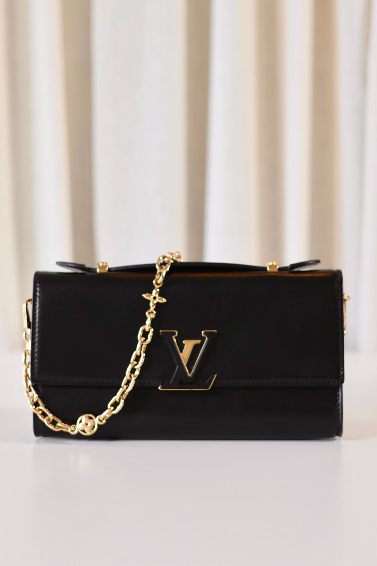 Louis Vuitton Capucines Clutch Black