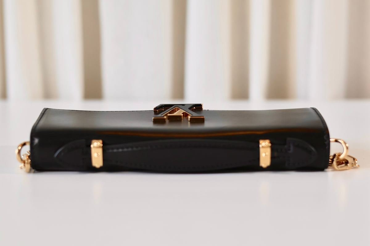 Louis Vuitton Capucines Clutch Black