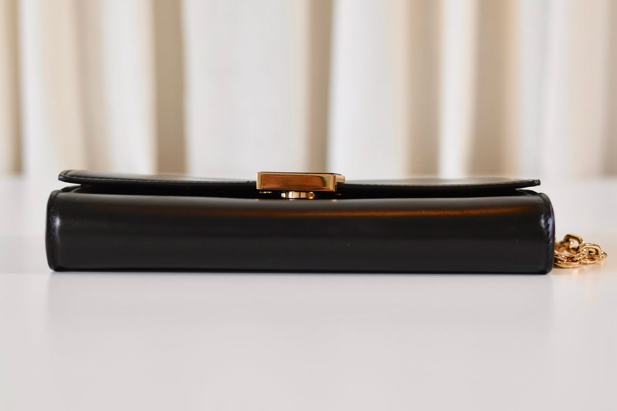 Louis Vuitton Capucines Clutch Black